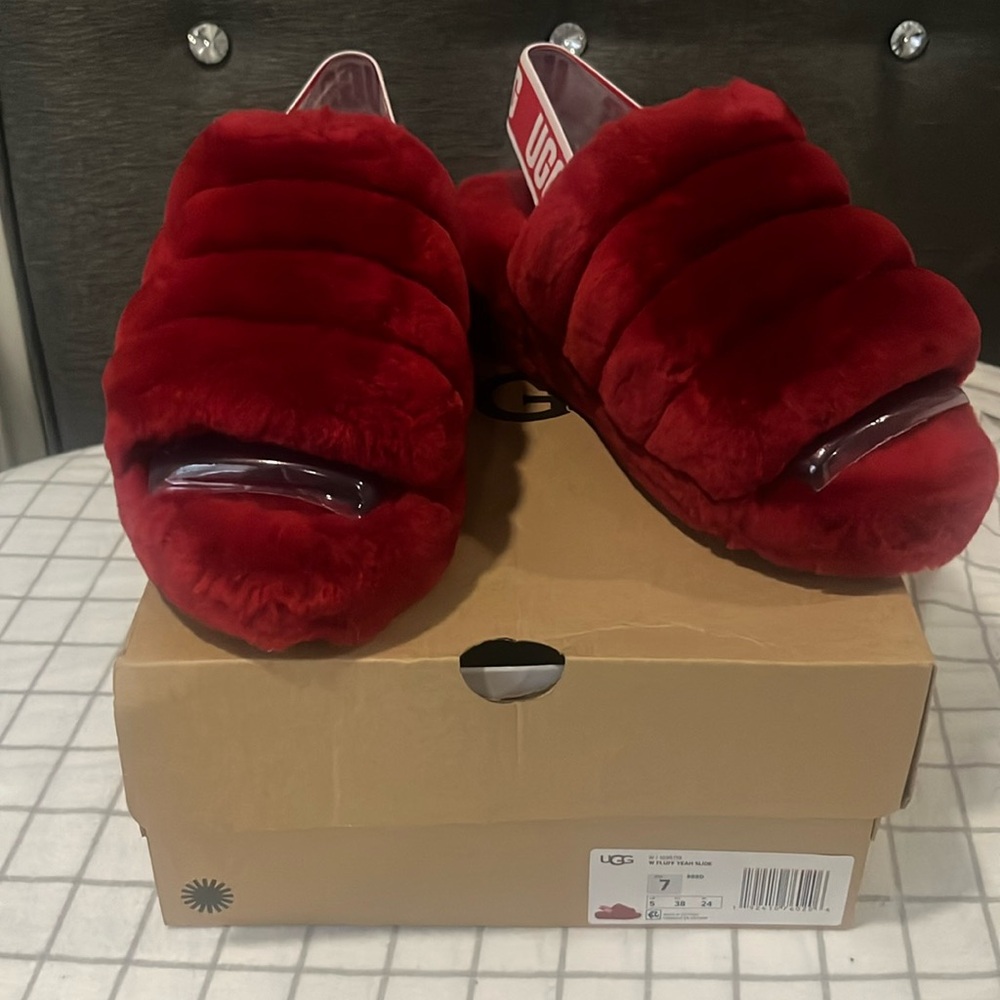 Ugg W Fluff Yeah Slides